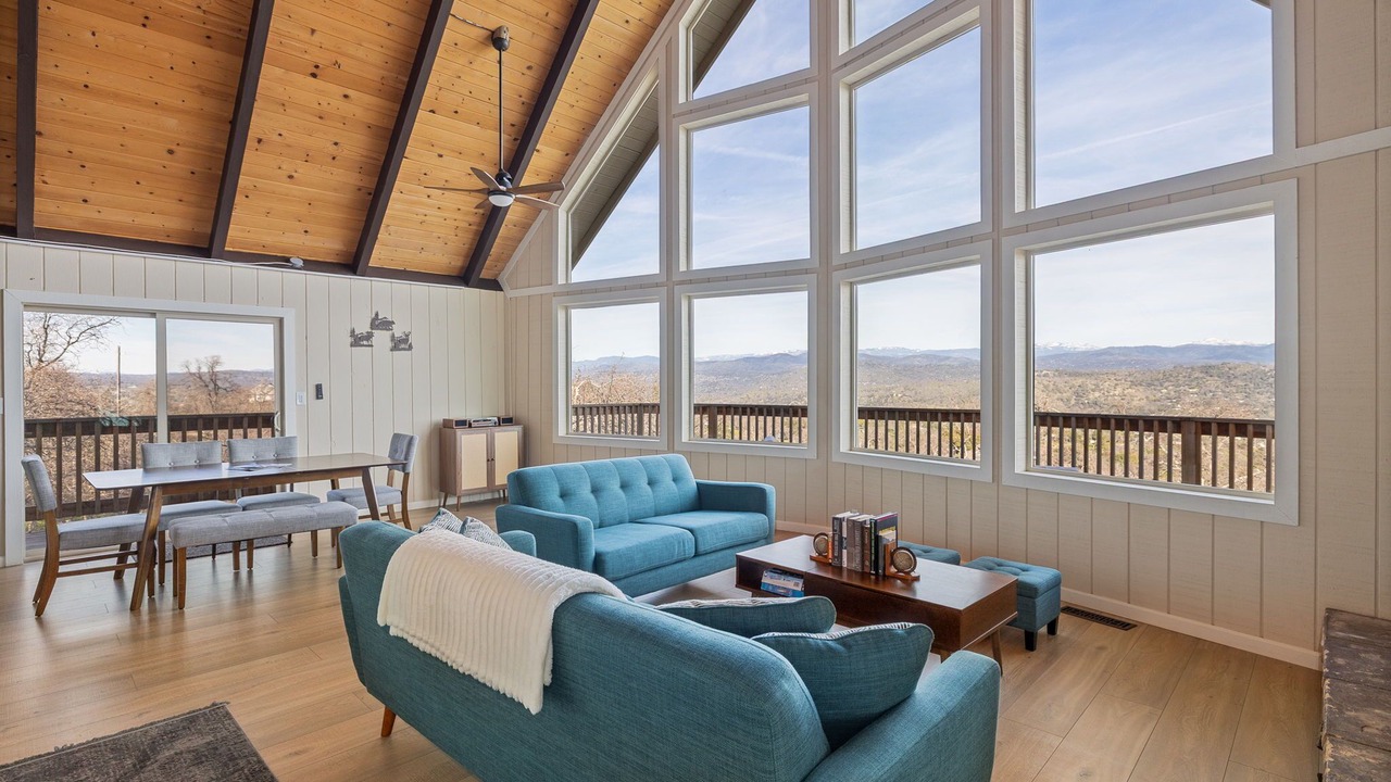 Photo of Livingroom in Yosemite Lakes