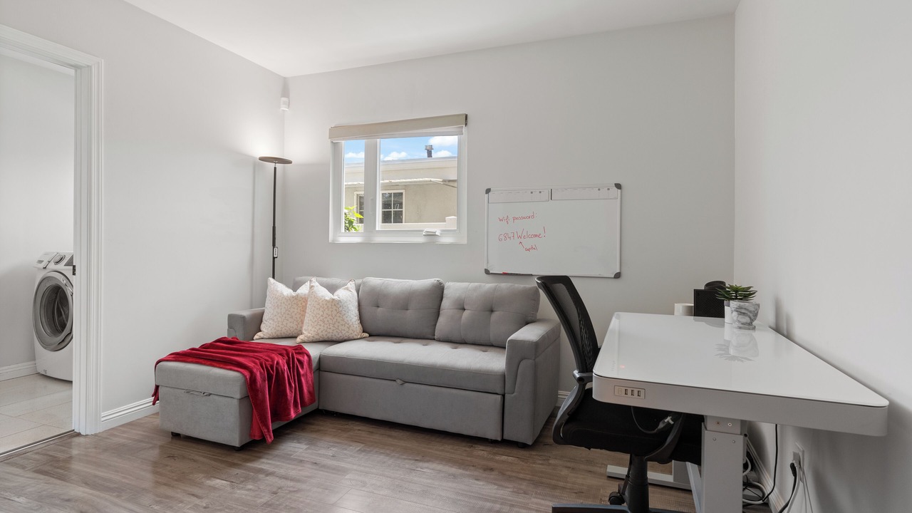 Photo of Livingroom in Van Nuys