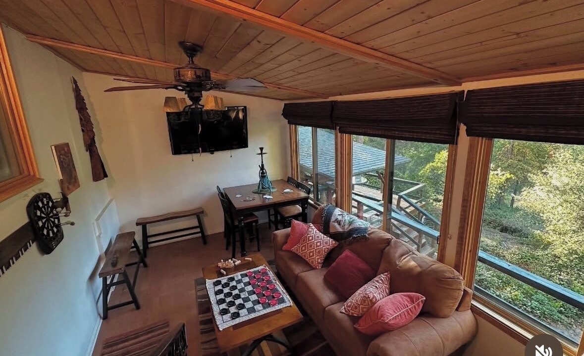 Photo of Livingroom in Oakhurst