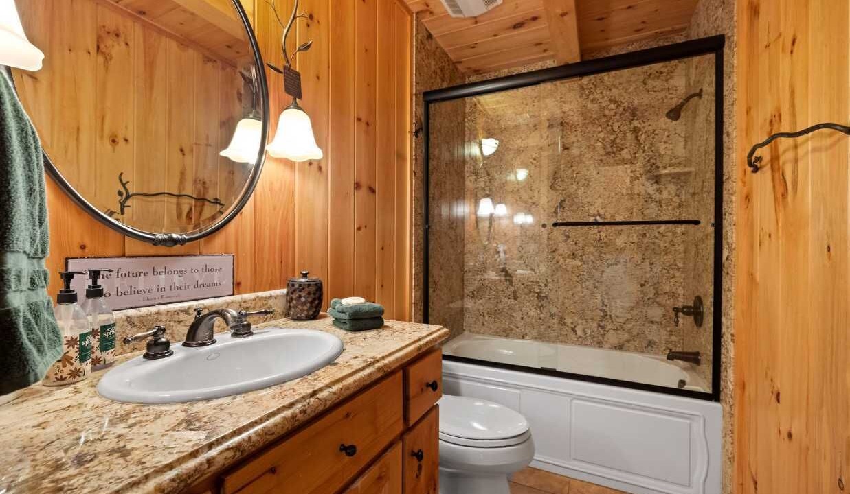 Photo of Bathroom in Mono Vista