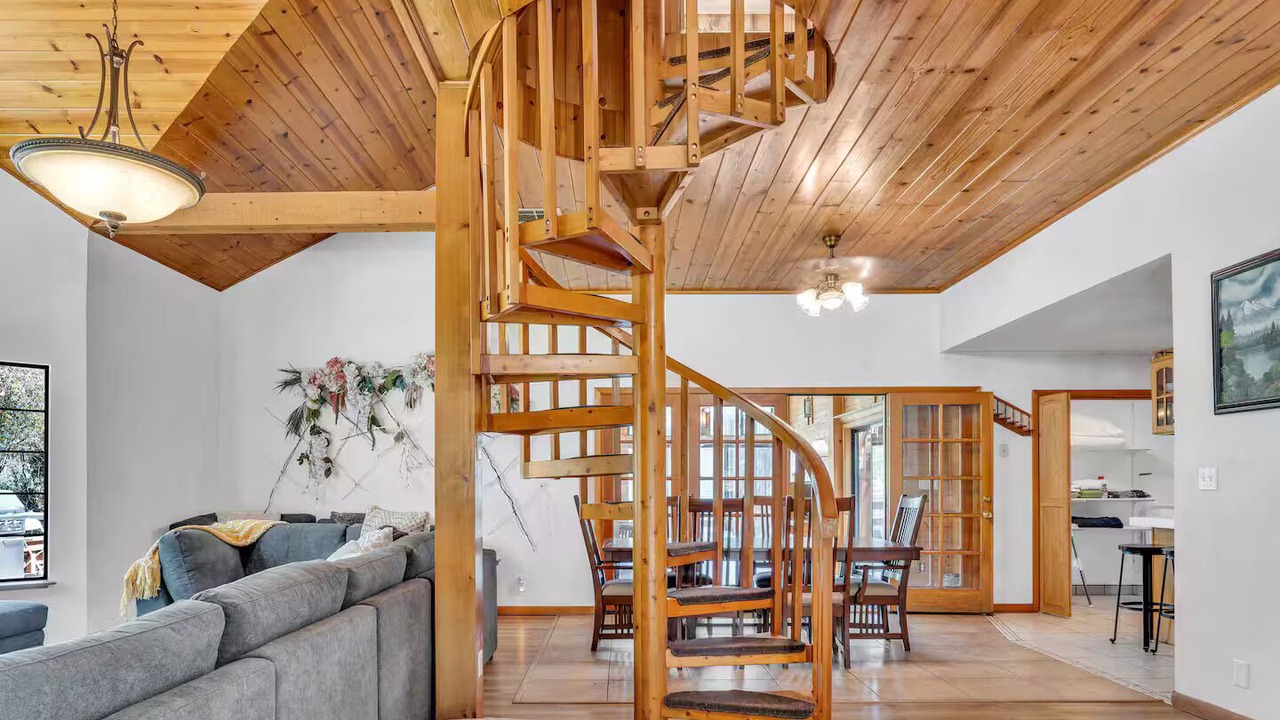 Photo of Livingroom in Oakhurst