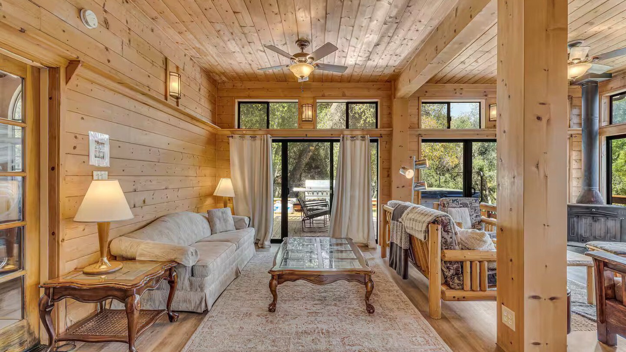 Photo of Livingroom in Oakhurst