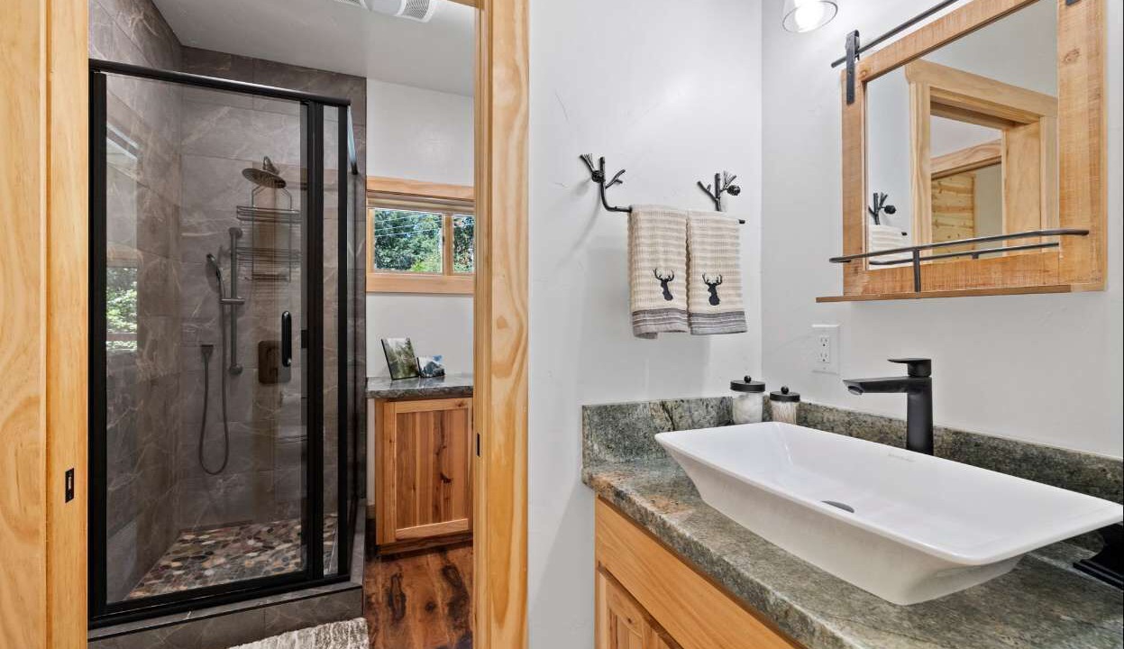 Photo of Bathroom in Mono Vista