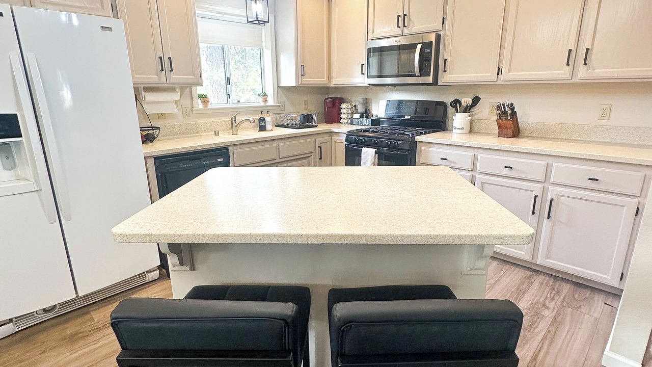 Photo of Kitchen in Groveland