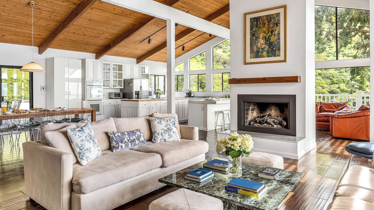 Photo of Livingroom in Western Malibu