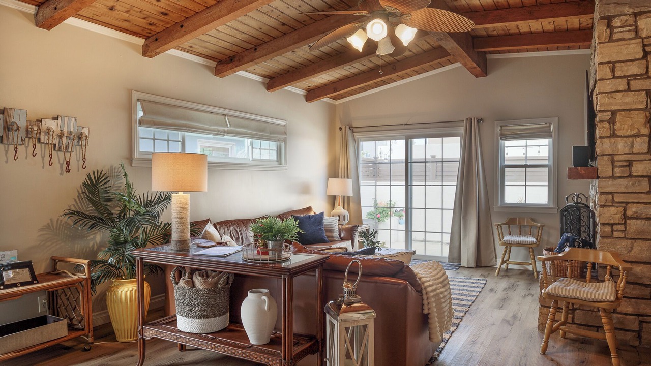 Photo of Livingroom in Silver Strand