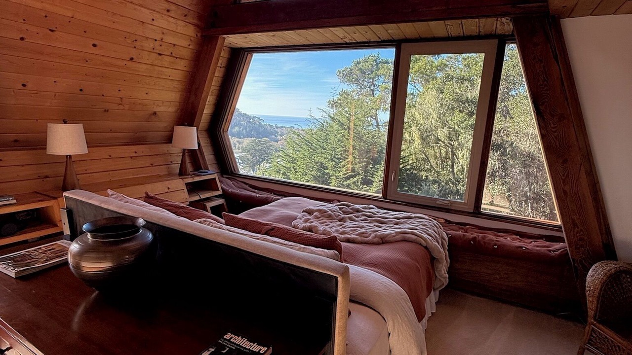 Photo of Bedroom in Pine Knolls Estates