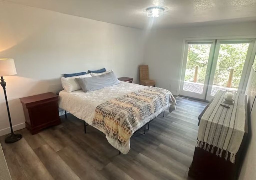 Photo of Bedroom in Oak Shores