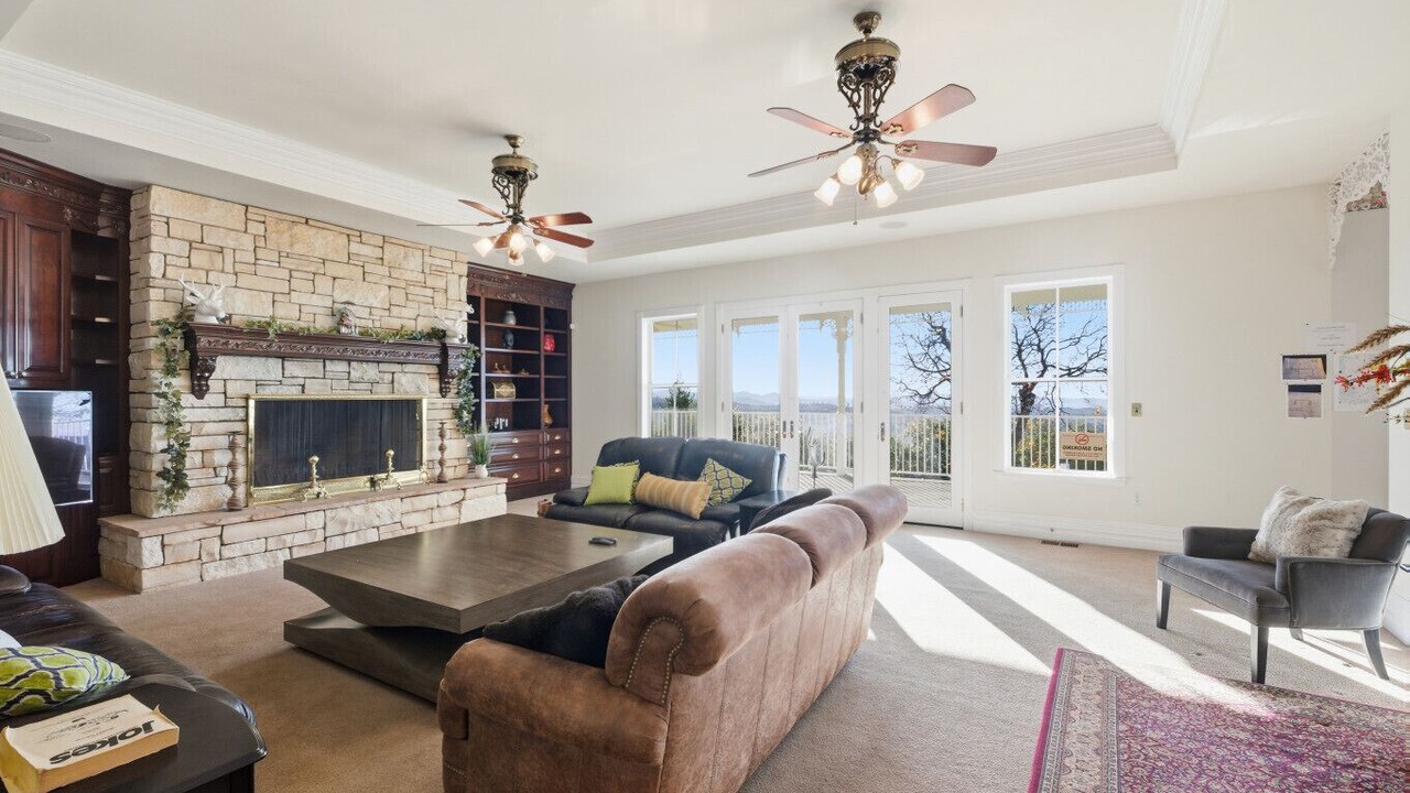 Photo of Livingroom in Phoenix Lake-Cedar Ridge