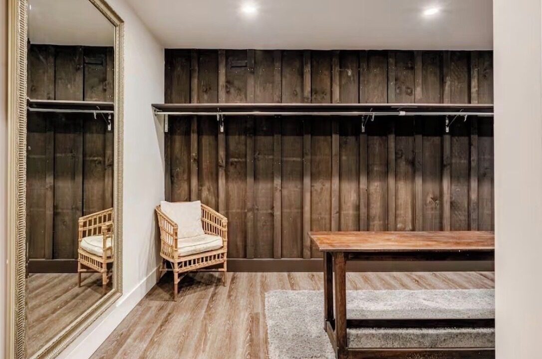Photo of Others in Hollister