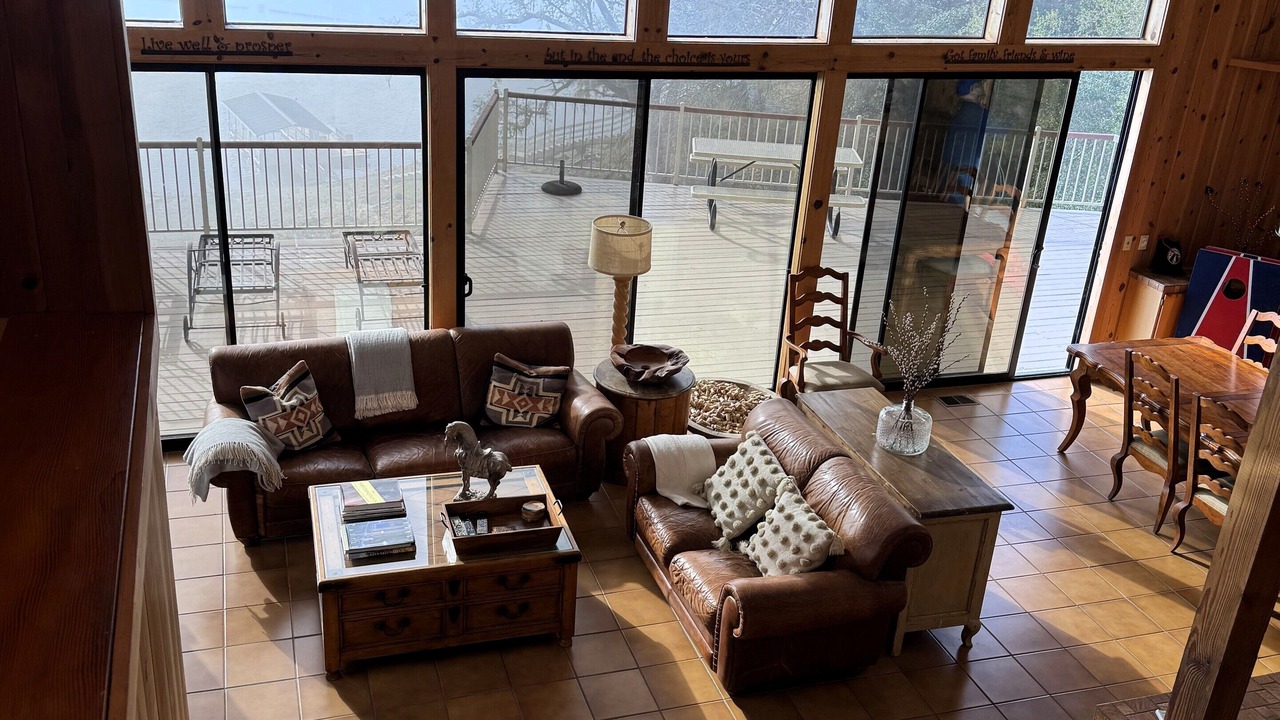 Photo of Livingroom in Oak Shores