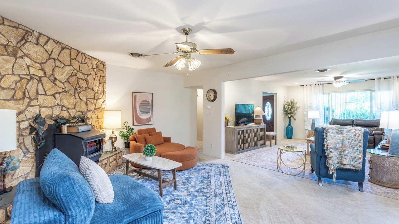 Photo of Livingroom in Enterprise