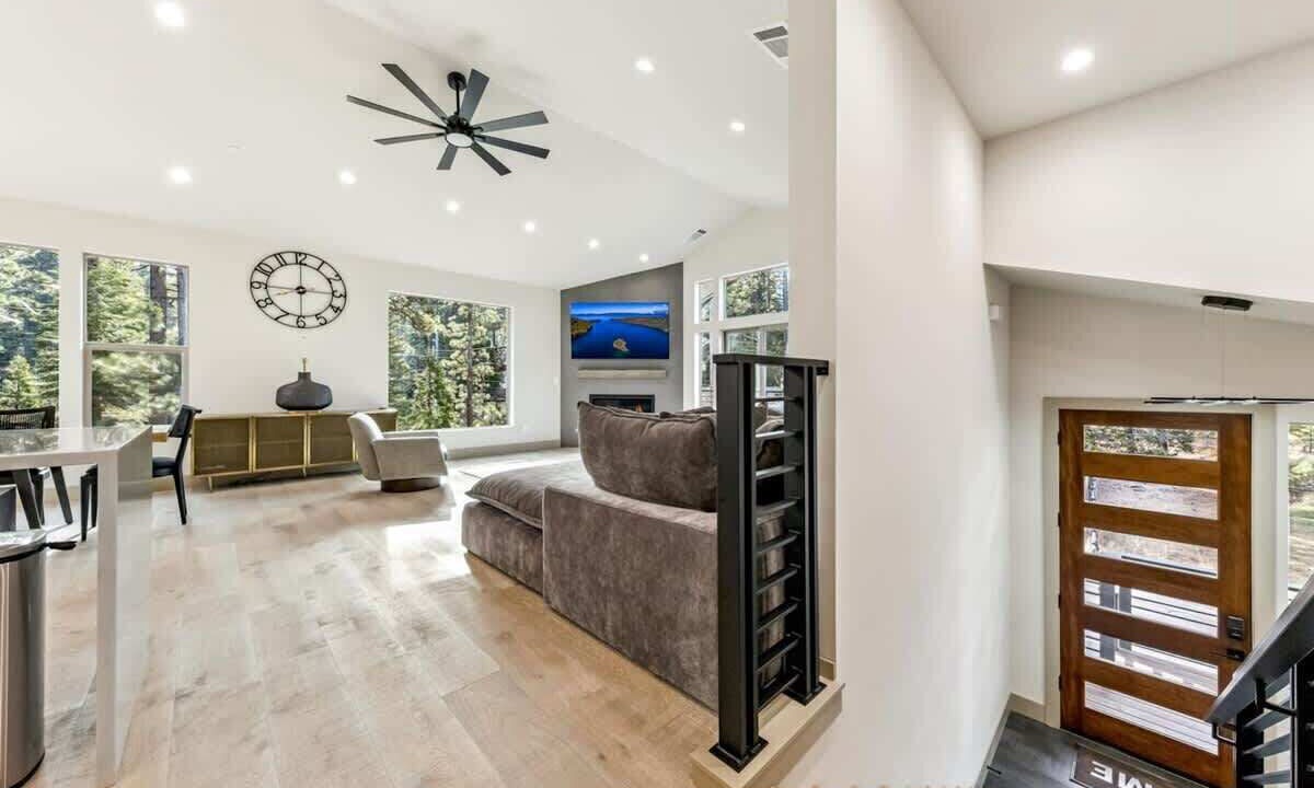 Photo of Livingroom in South Lake Tahoe