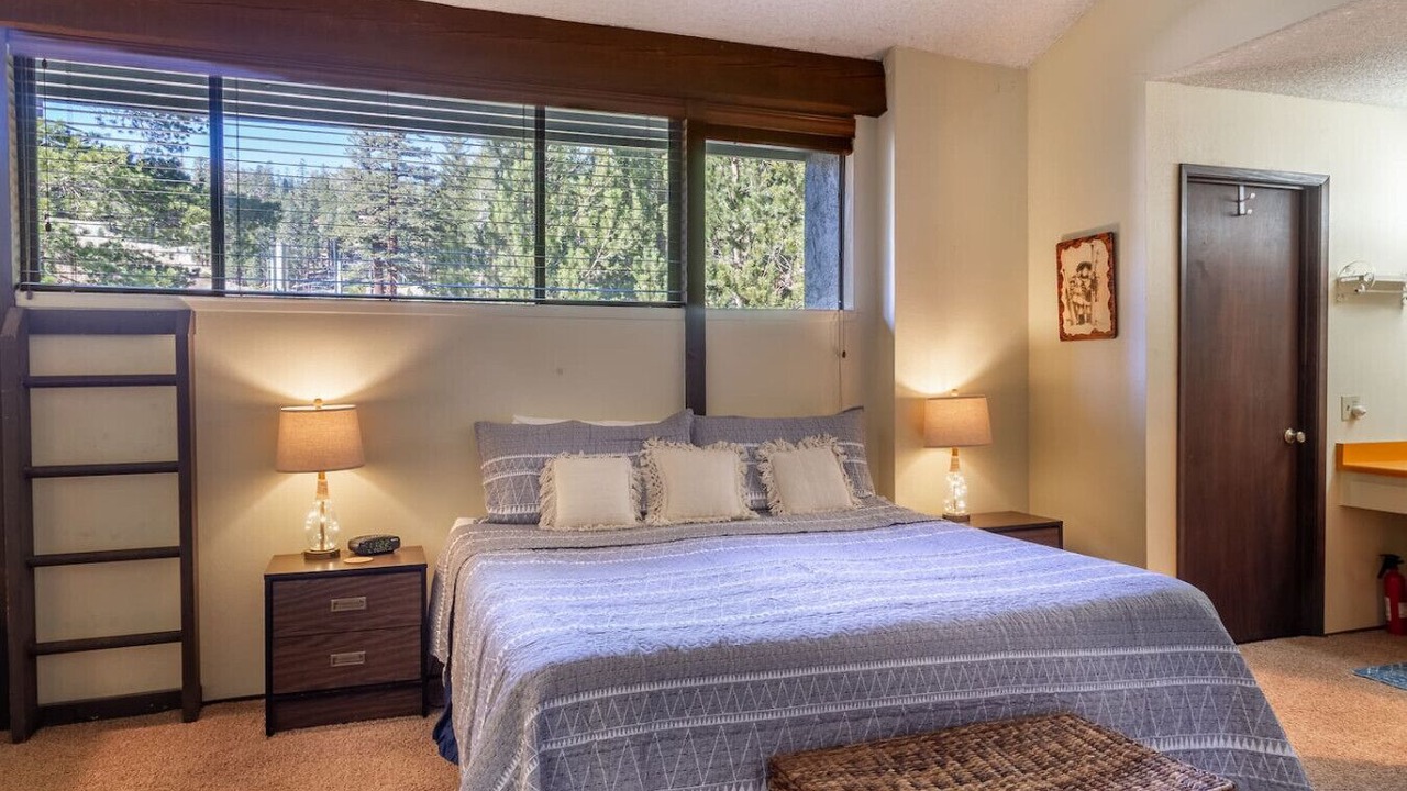 Photo of Bedroom in Mammoth Lakes