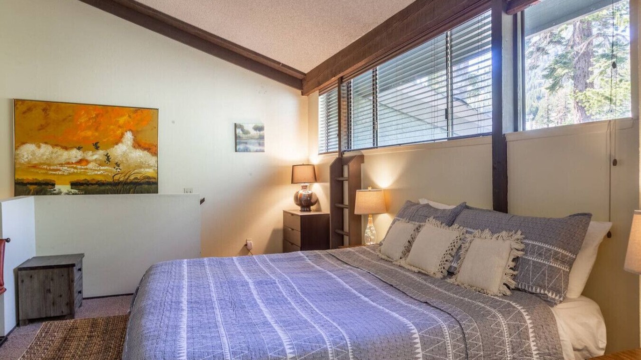 Photo of Bedroom in Mammoth Lakes