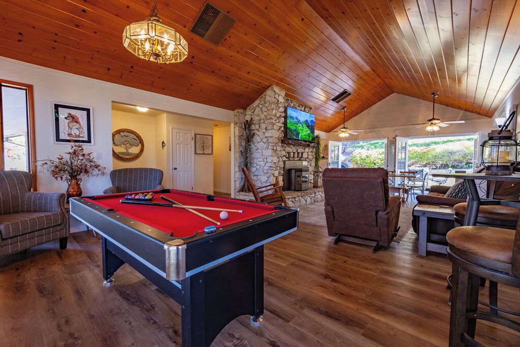 Photo of Livingroom in Yosemite Forks