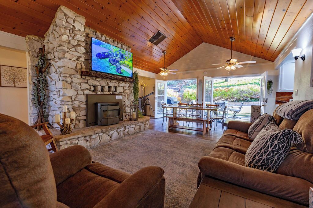 Photo of Livingroom in Yosemite Forks