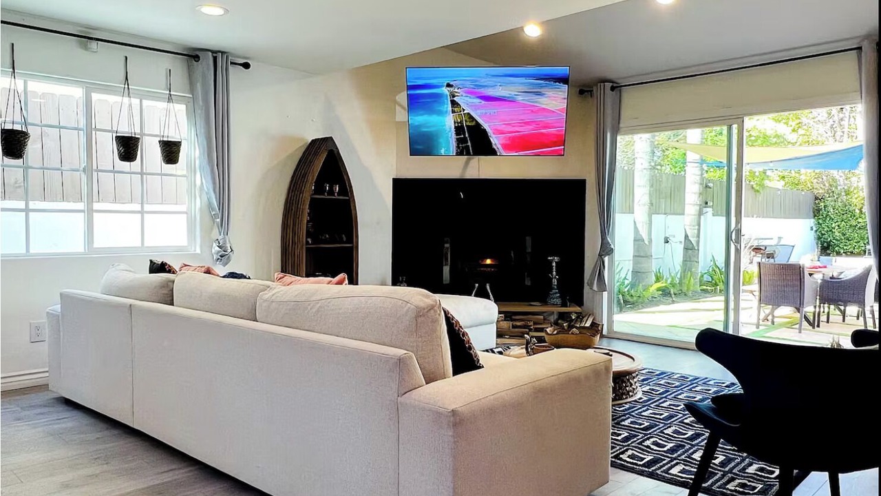 Photo of Livingroom in Woodland Hills