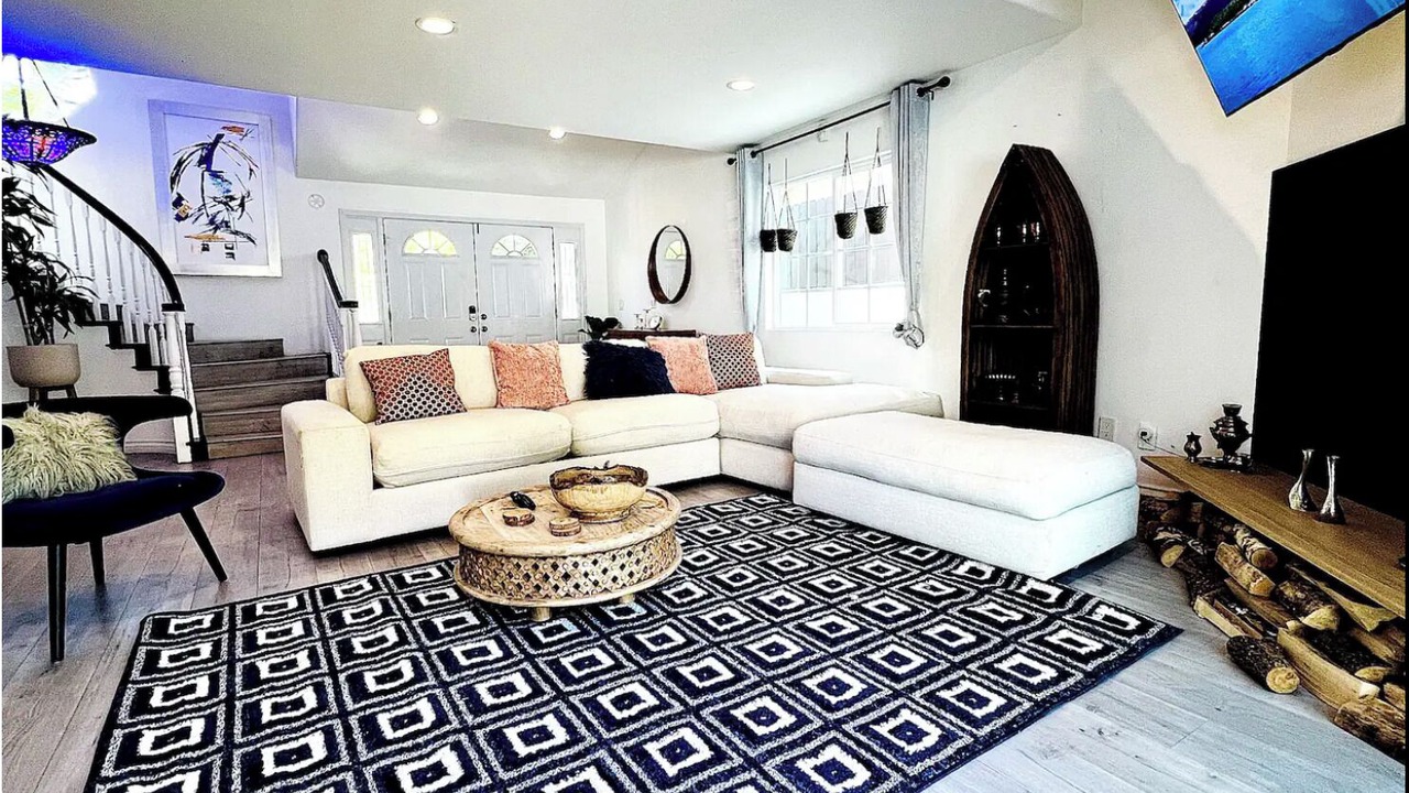 Photo of Livingroom in Woodland Hills