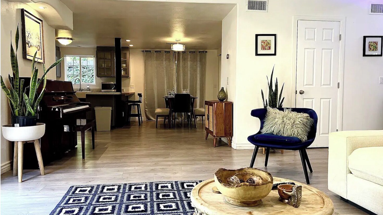 Photo of Livingroom in Woodland Hills