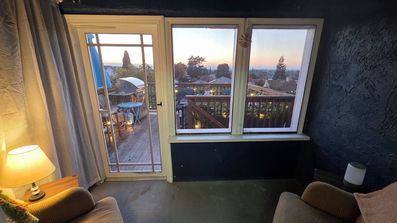 Photo of Livingroom in Oakland