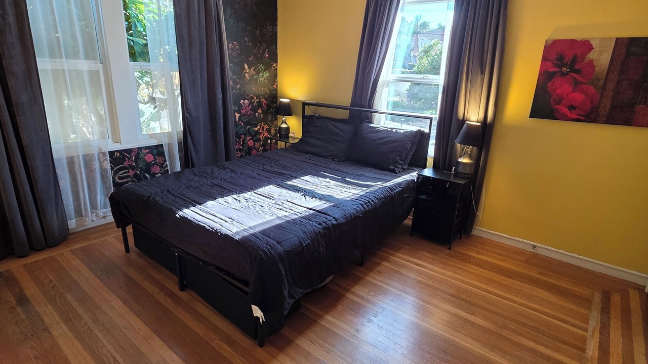 Photo of Bedroom in Oakland