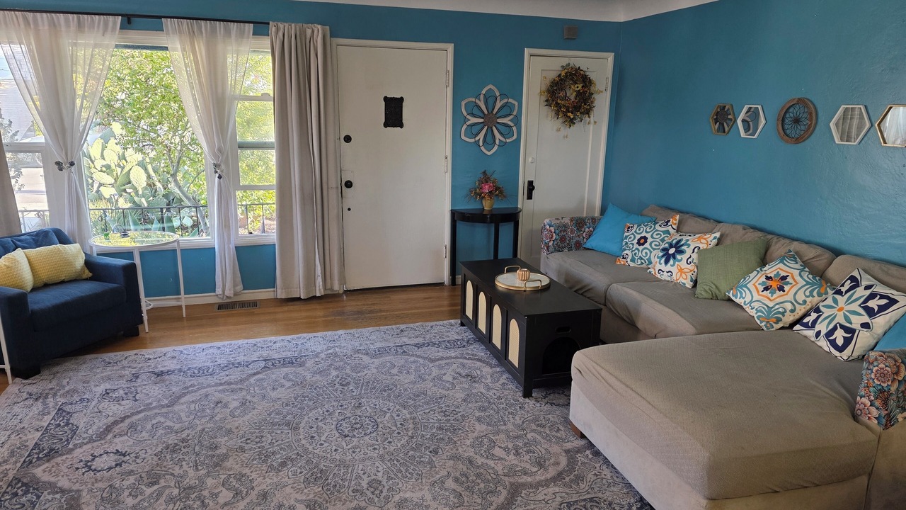 Photo of Livingroom in Oakland