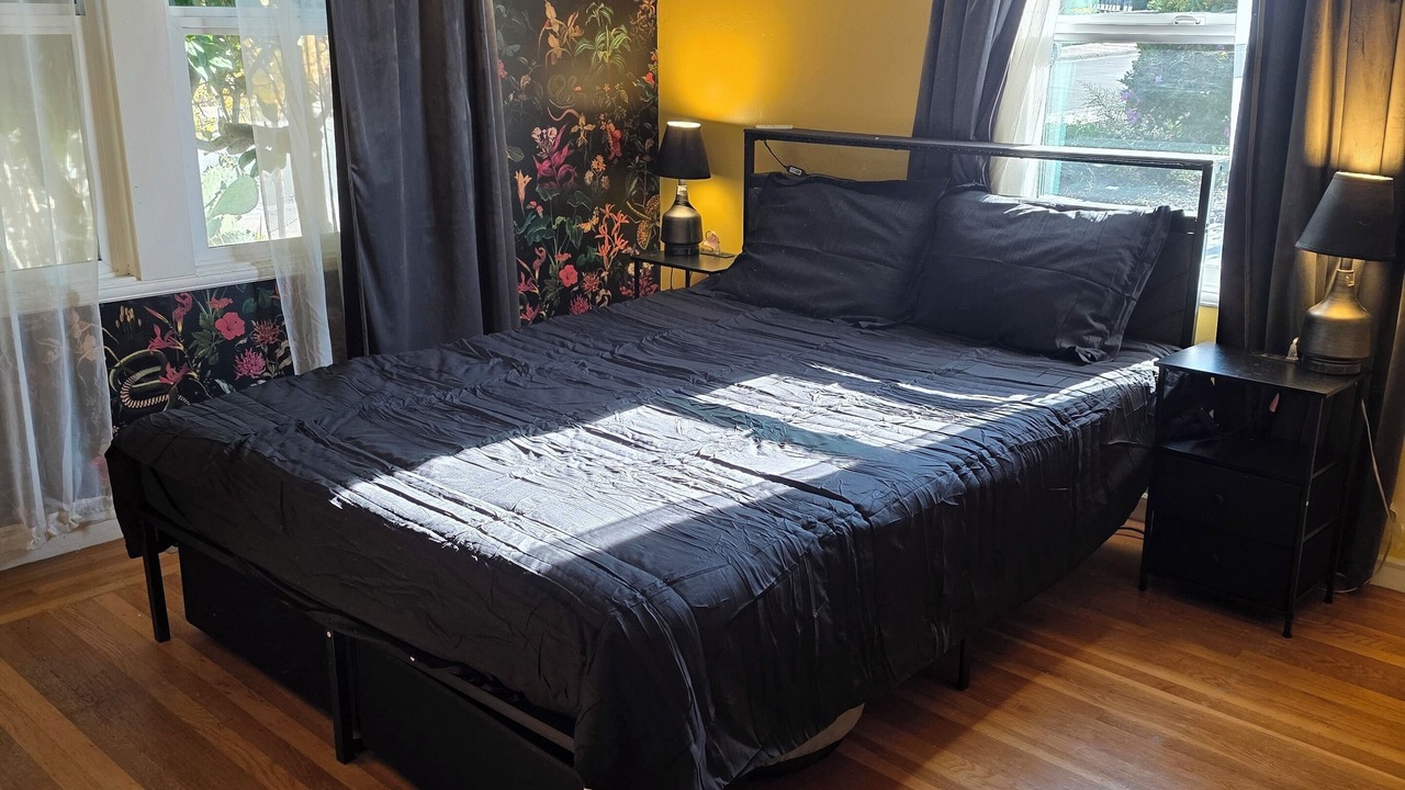 Photo of Bedroom in Oakland