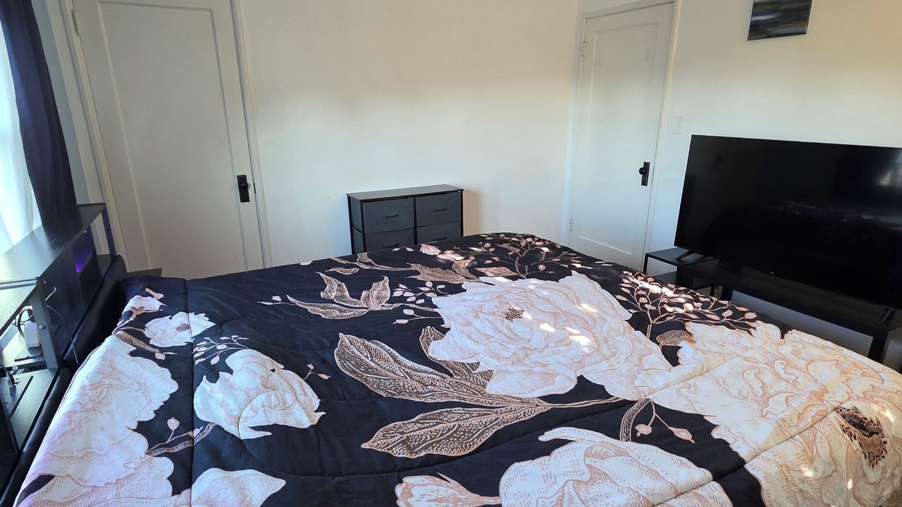 Photo of Bedroom in Oakland