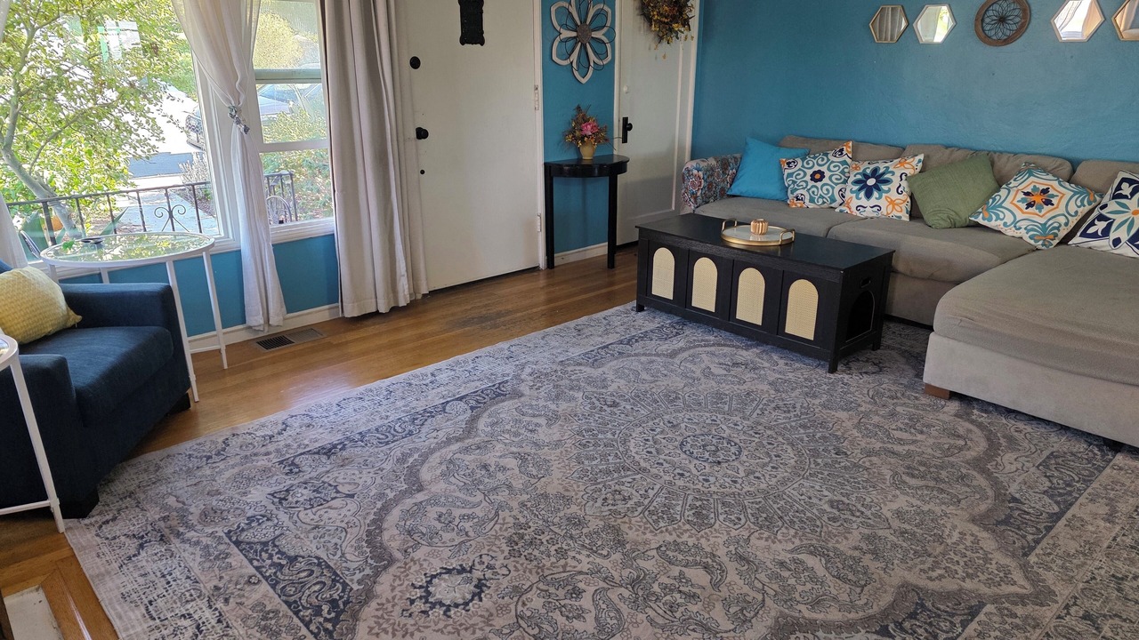 Photo of Livingroom in Oakland