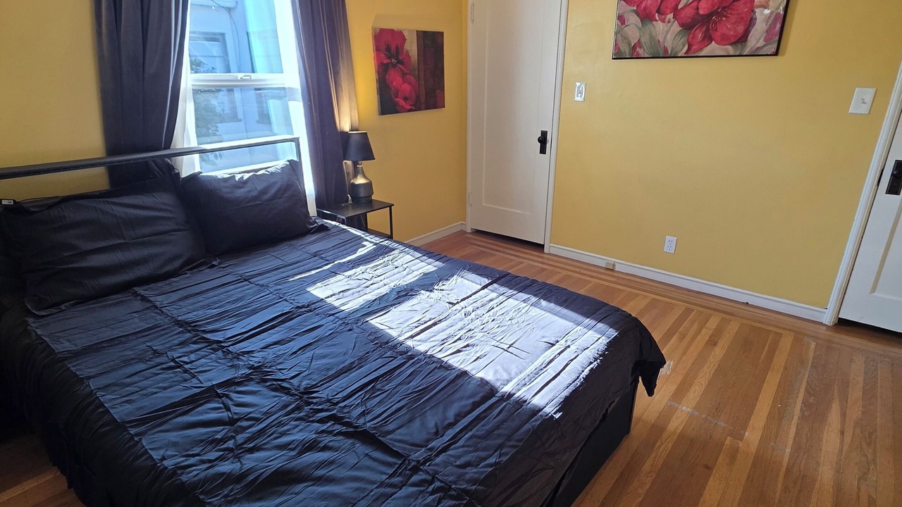 Photo of Bedroom in Oakland