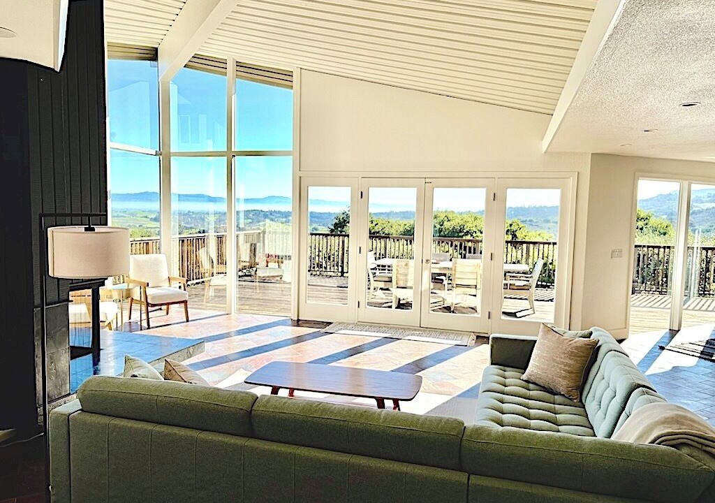 Photo of Livingroom in Central Portola Valley