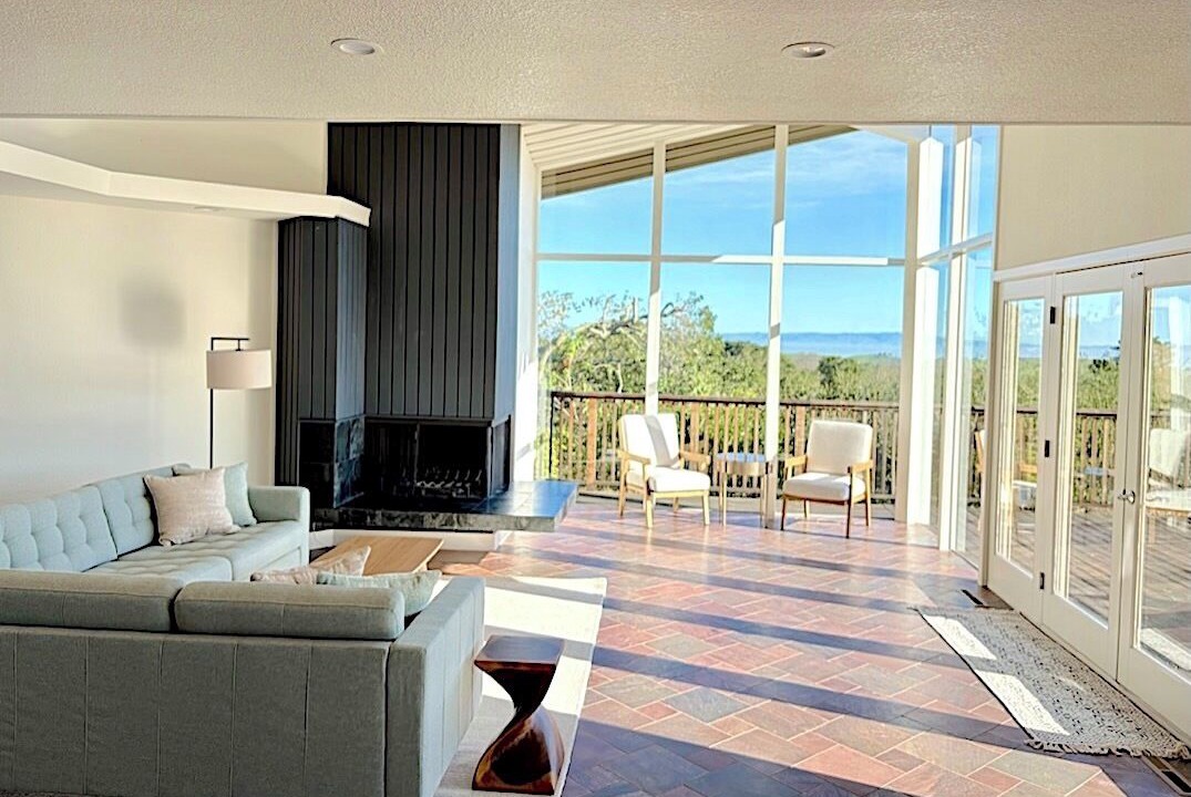 Photo of Livingroom in Central Portola Valley