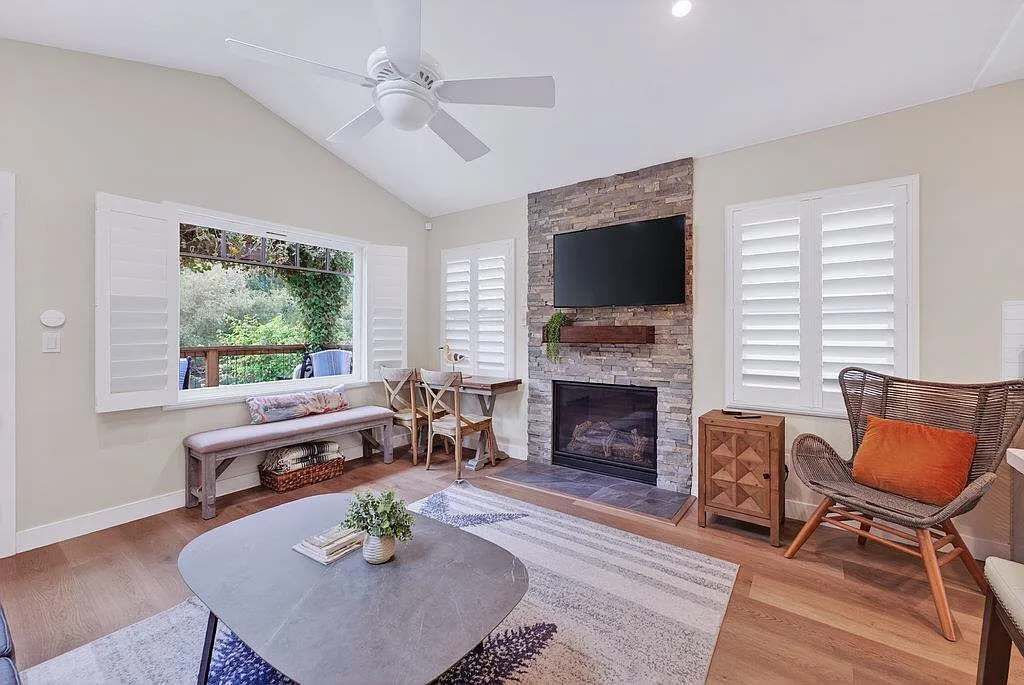 Photo of Livingroom in Capitola