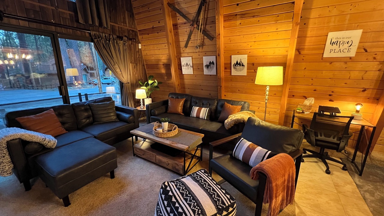 Photo of Livingroom in Summit Estates
