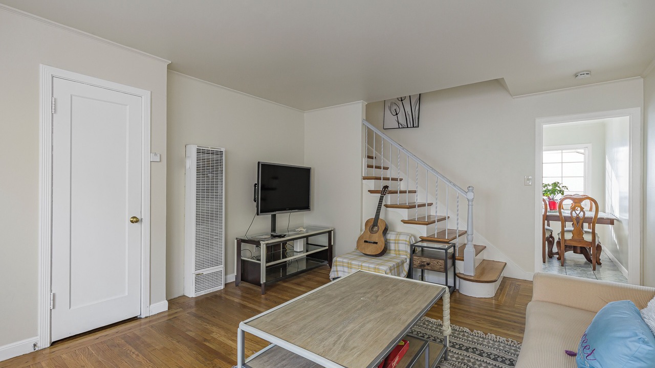 Photo of Livingroom in Daly City