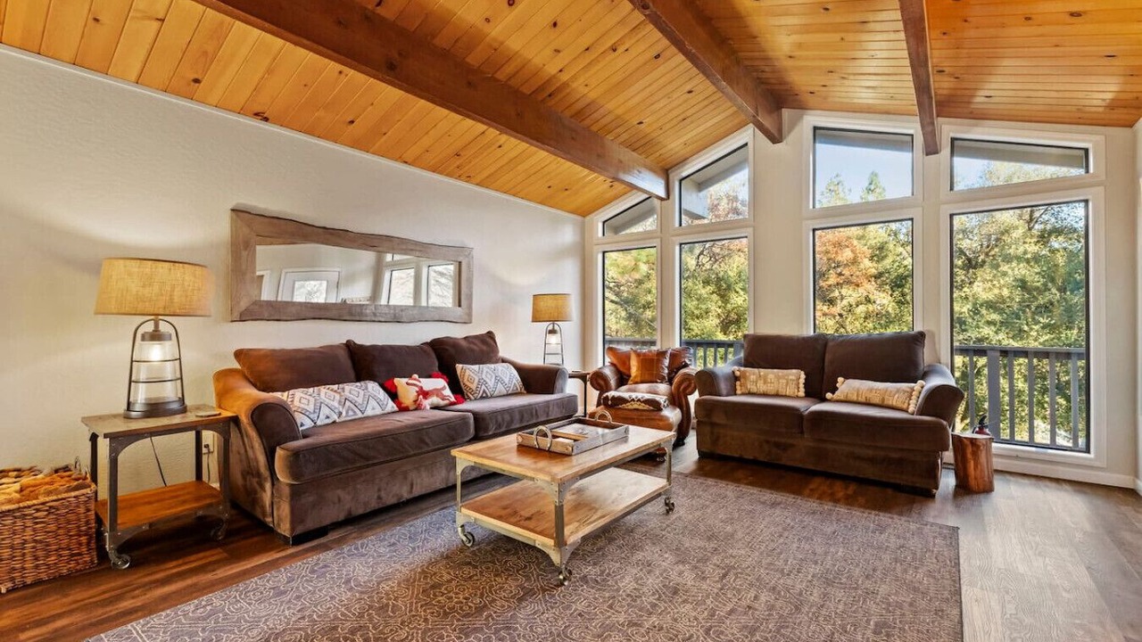 Photo of Livingroom in Groveland