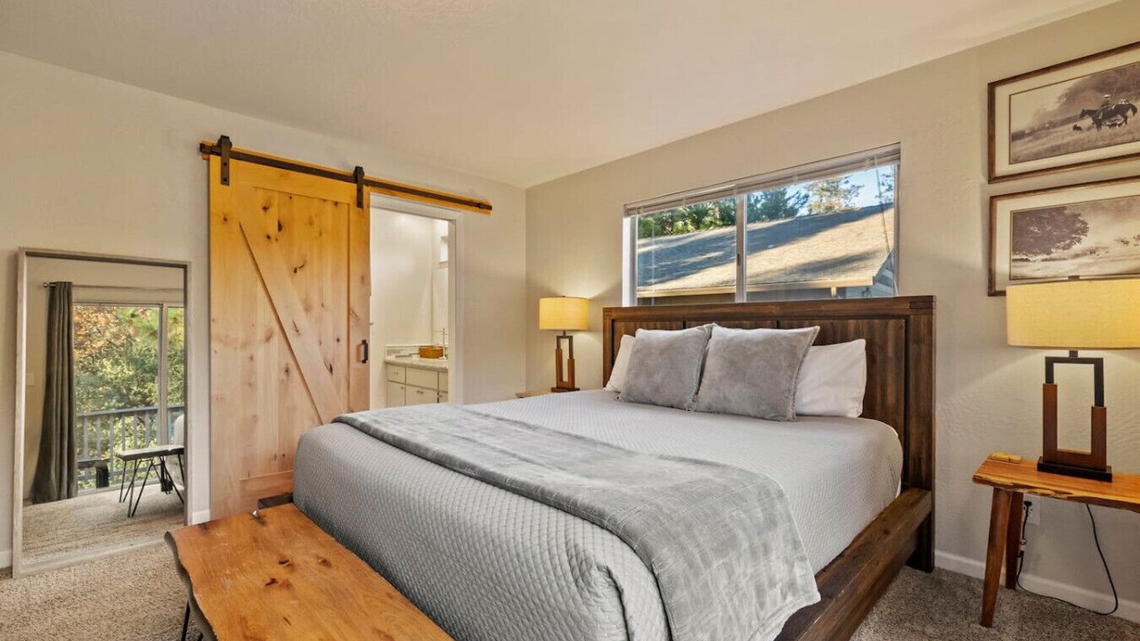 Photo of Bedroom in Groveland