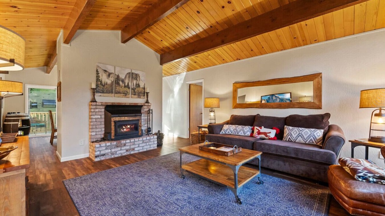 Photo of Livingroom in Groveland