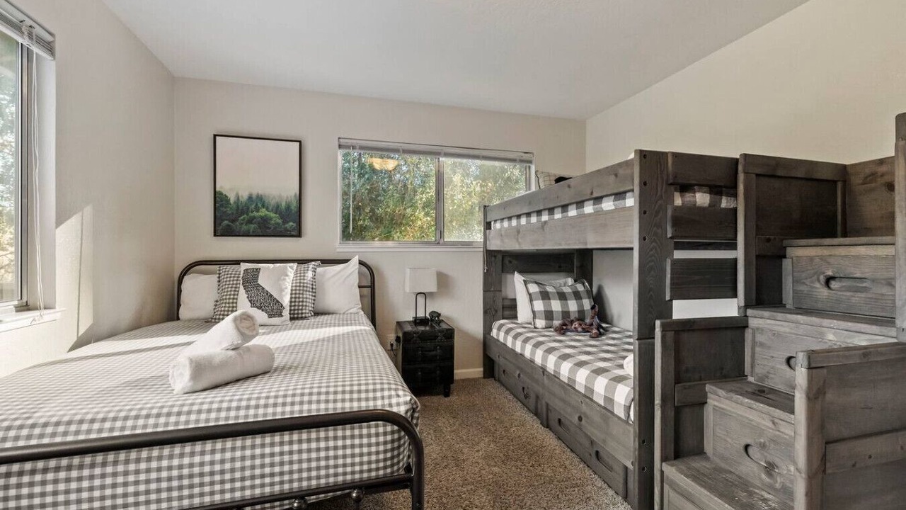 Photo of Bedroom in Groveland