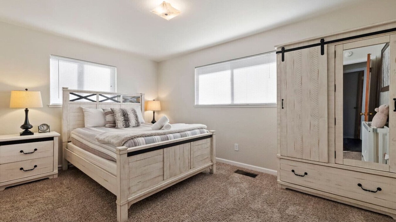 Photo of Bedroom in Groveland