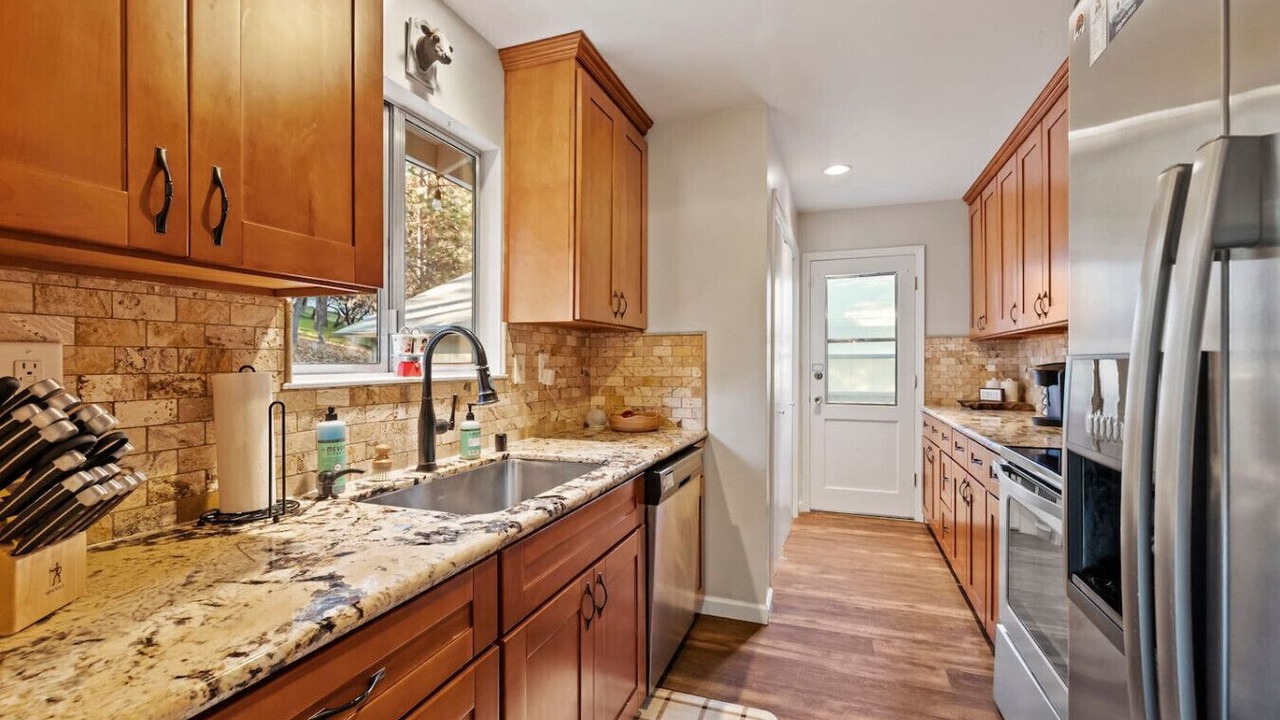 Photo of Kitchen in Groveland