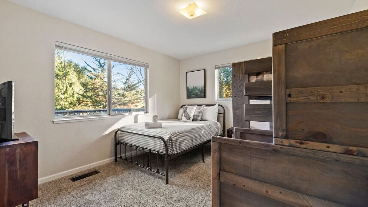 Photo of Bedroom in Groveland