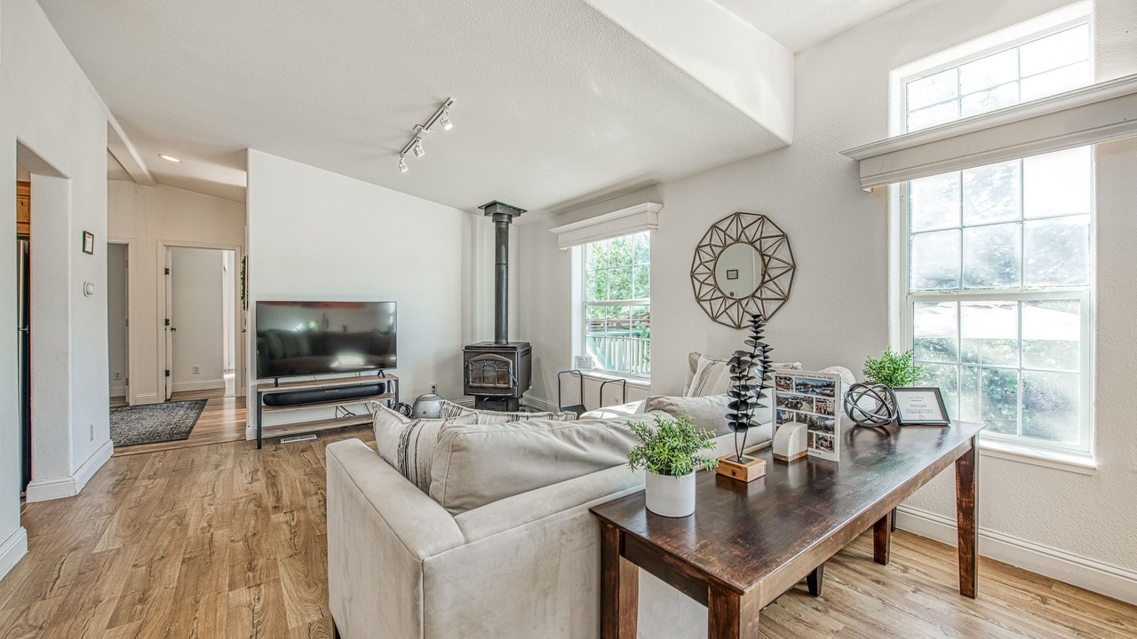 Photo of Livingroom in Midpines