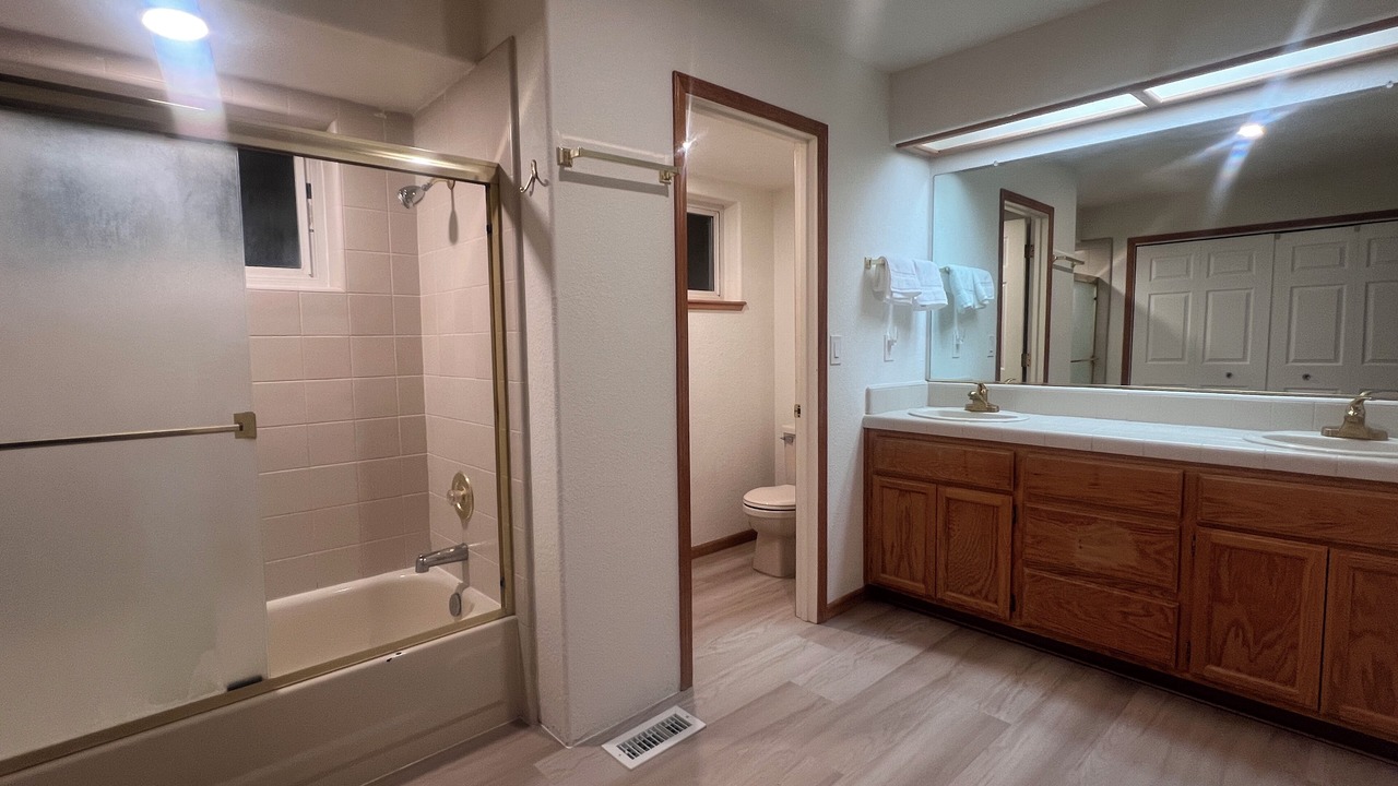Photo of Bathroom in Pioneer Trail