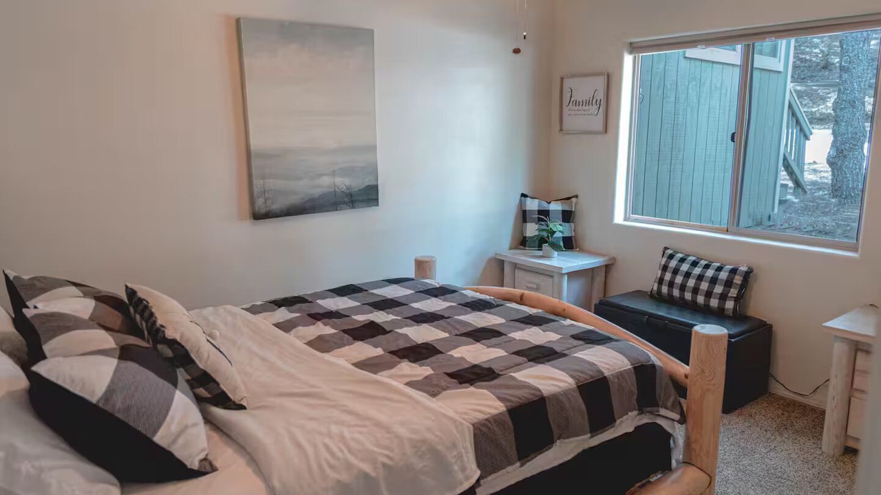 Photo of Bedroom in Pine Mountain Club