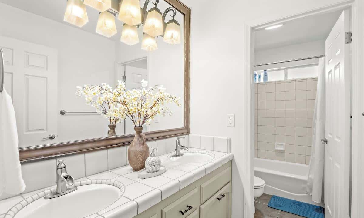 Photo of Bathroom in Raisin