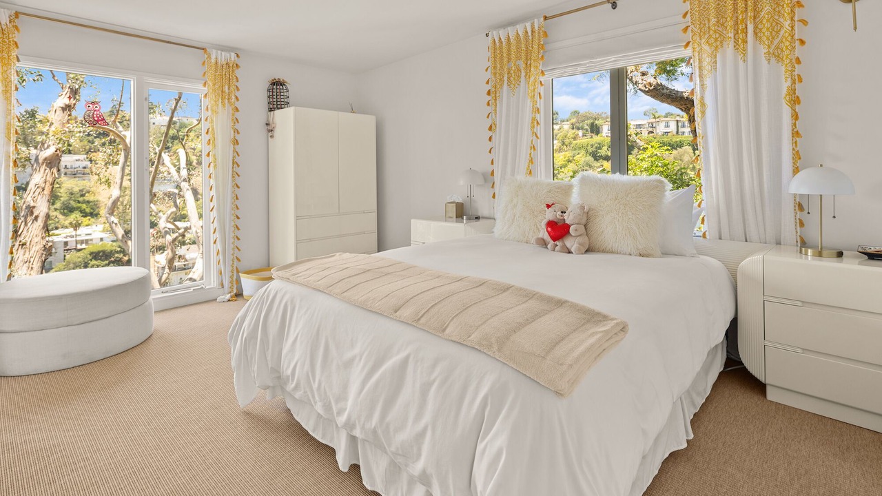 Photo of Bedroom in Beverly Glen