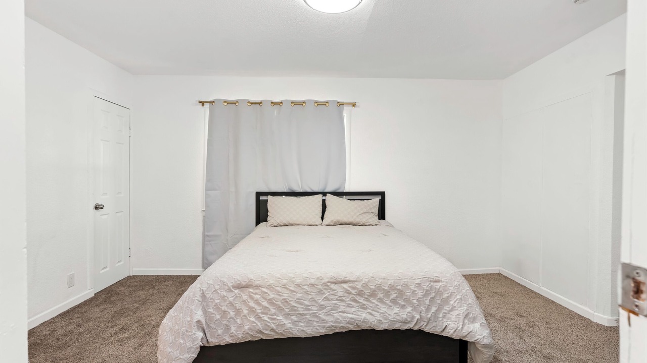 Photo of Bedroom in Oildale