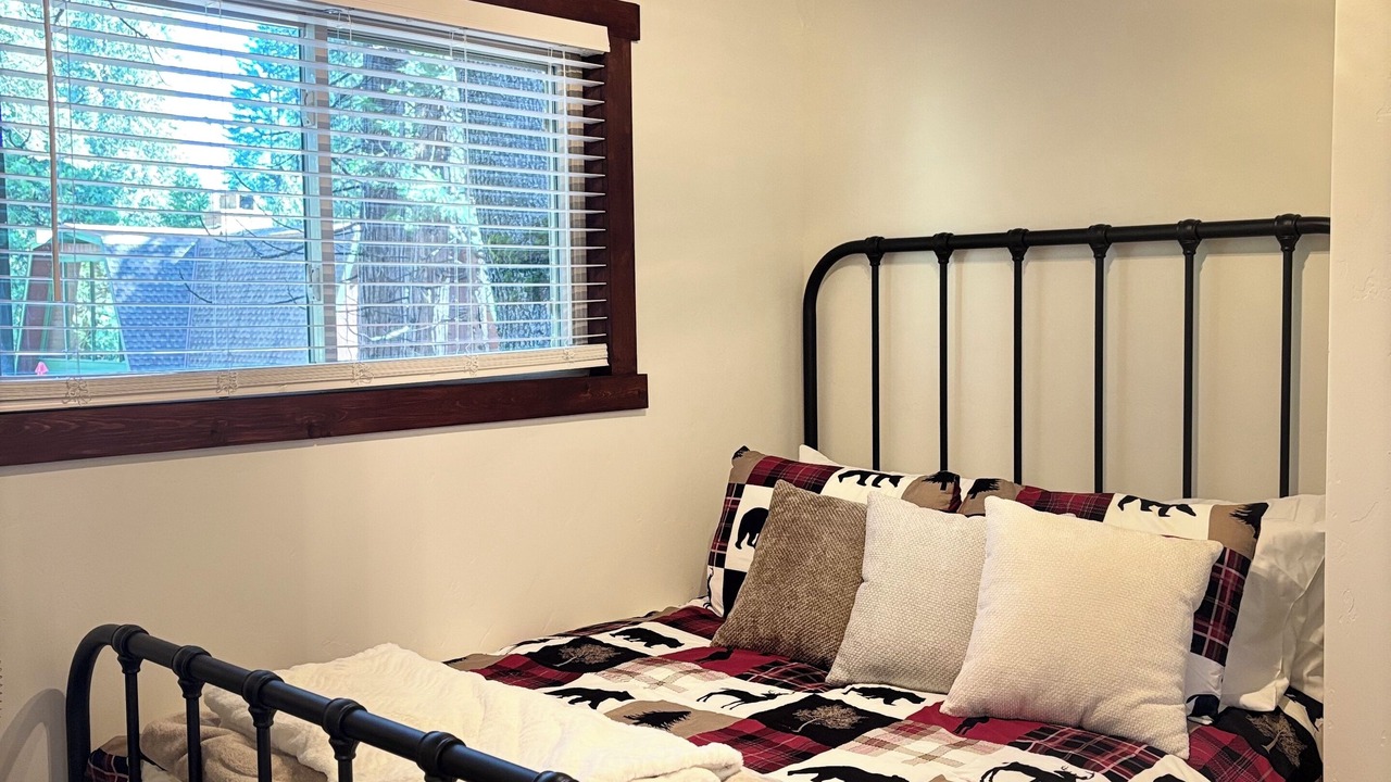 Photo of Bedroom in Sierra Cedars